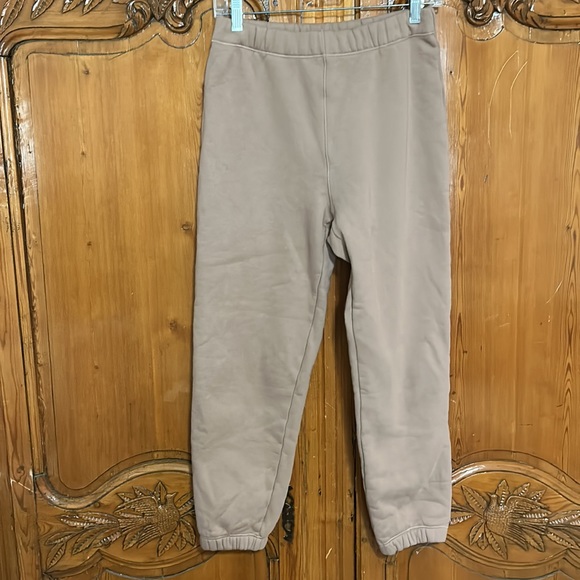 NWT Reformation Boyfriend Sweatpant in Teak - Picture 3 of 8